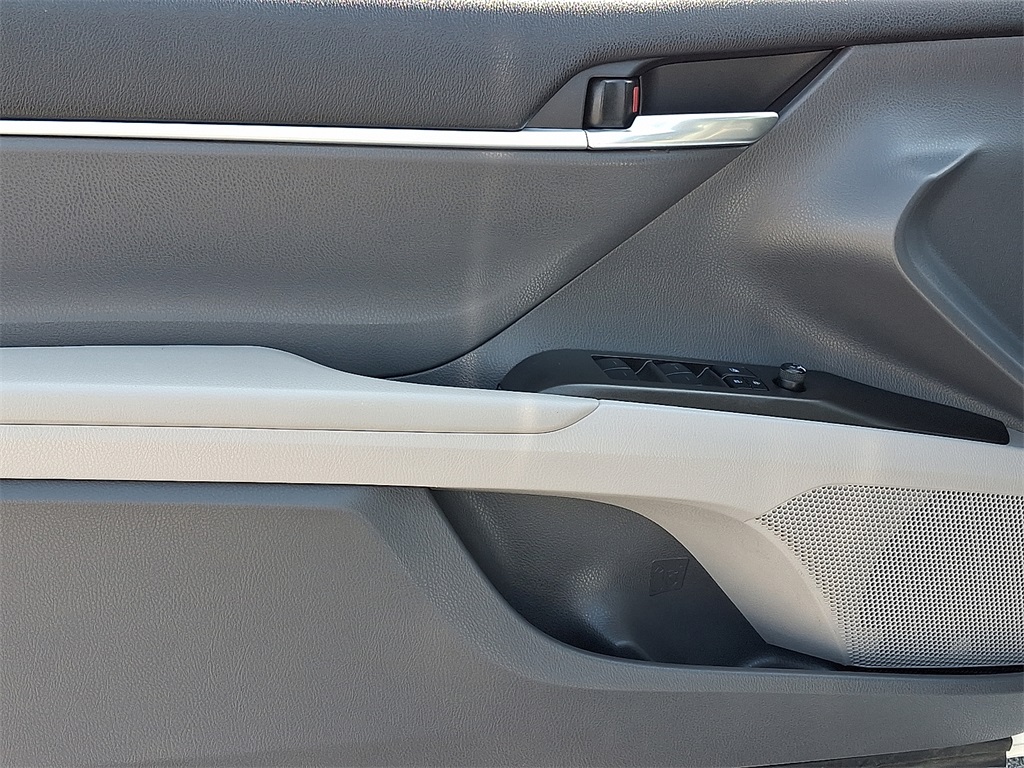 2022 Toyota Camry SE - Photo 13