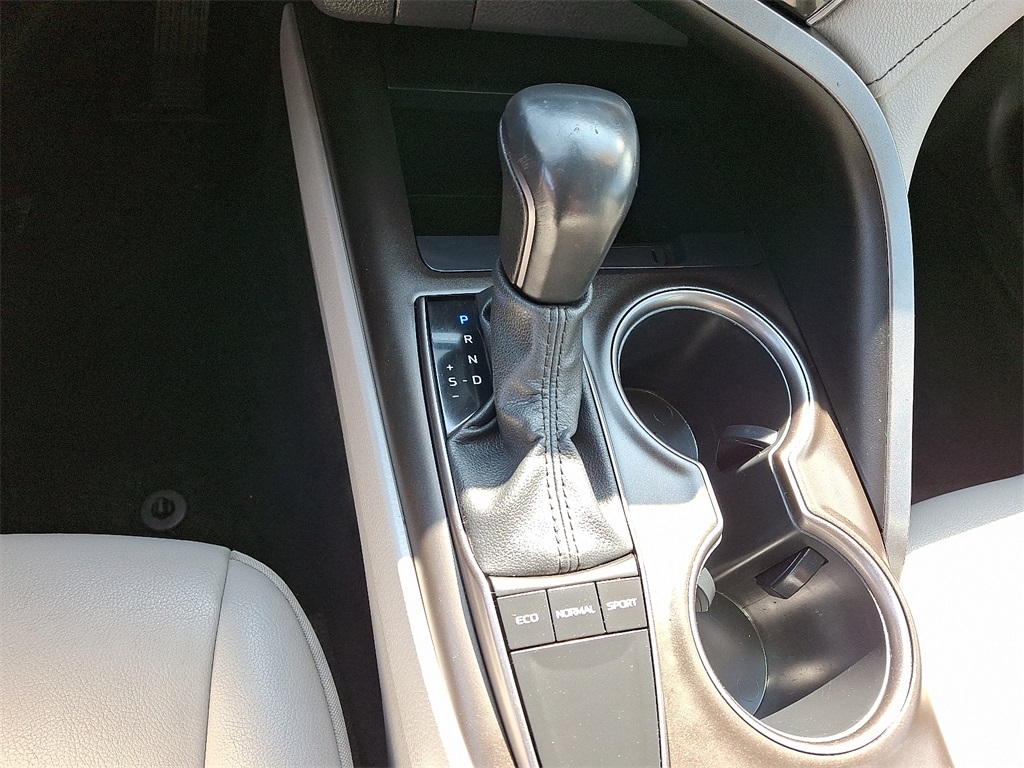 2022 Toyota Camry SE - Photo 15