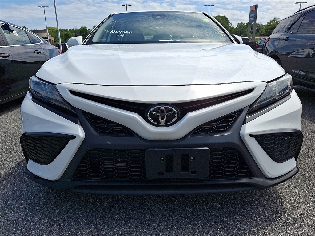 2022 Toyota Camry SE - Photo 2