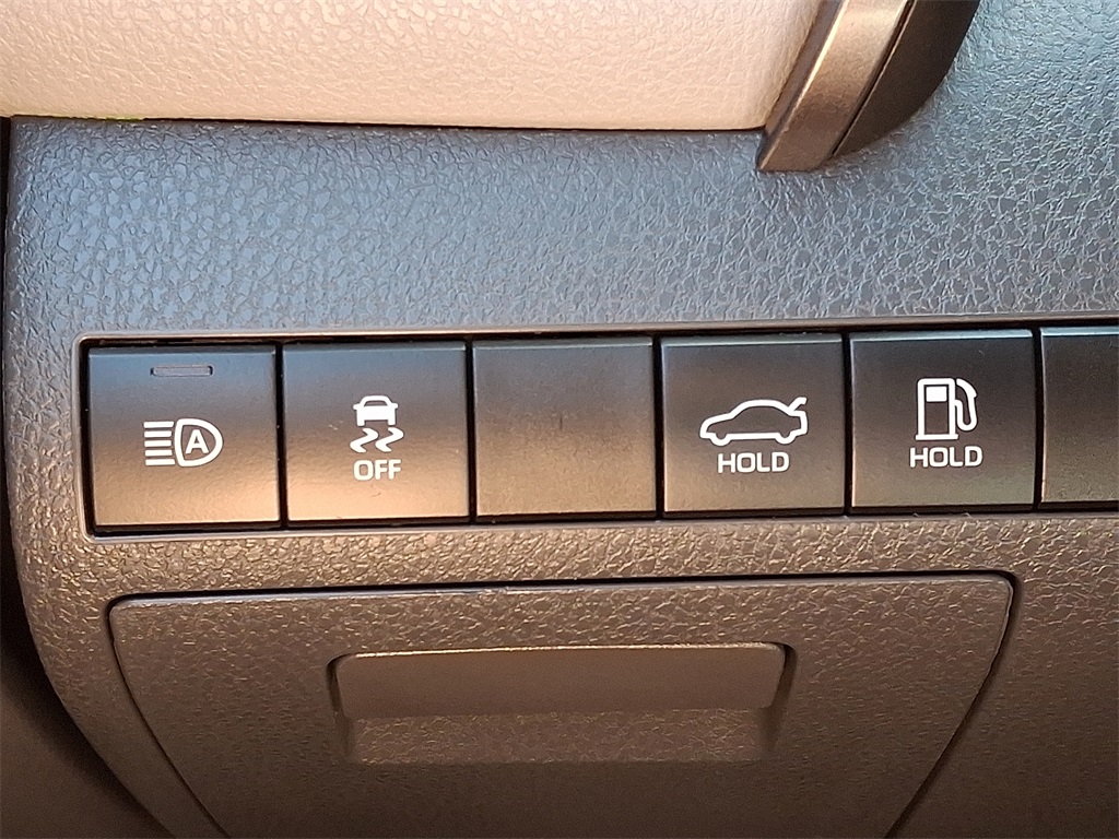 2022 Toyota Camry SE - Photo 24