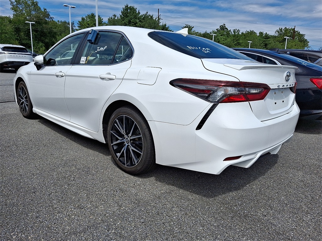 2022 Toyota Camry SE - Photo 4