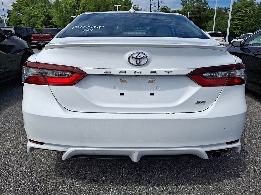 2022 Toyota Camry SE - Photo 5