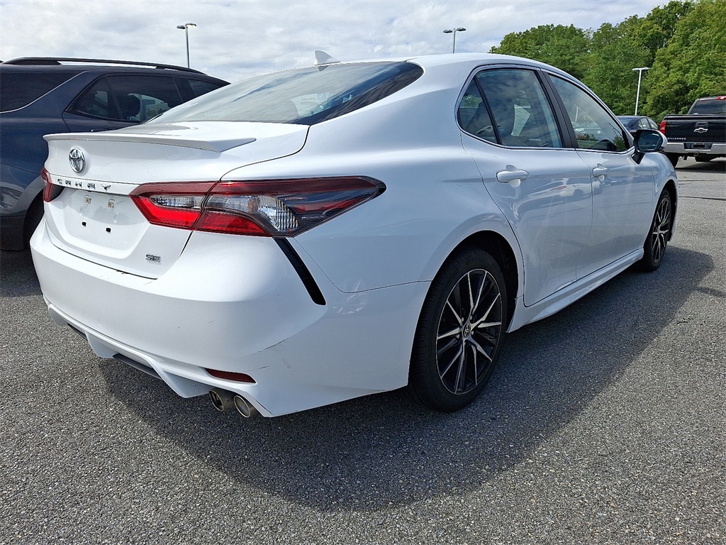 2022 Toyota Camry SE - Photo 6