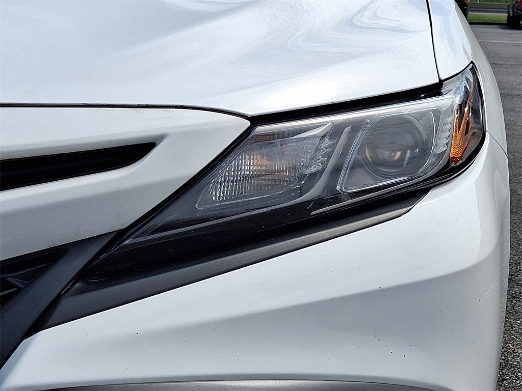 2022 Toyota Camry SE - Photo 8