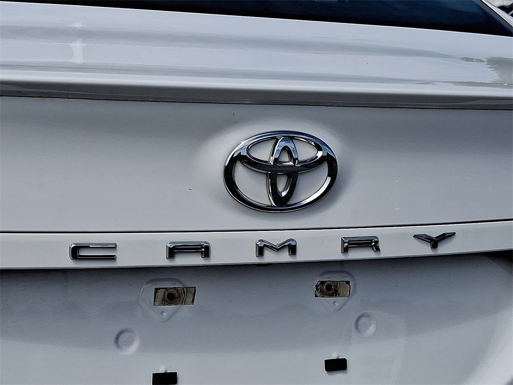 2022 Toyota Camry SE - Photo 9