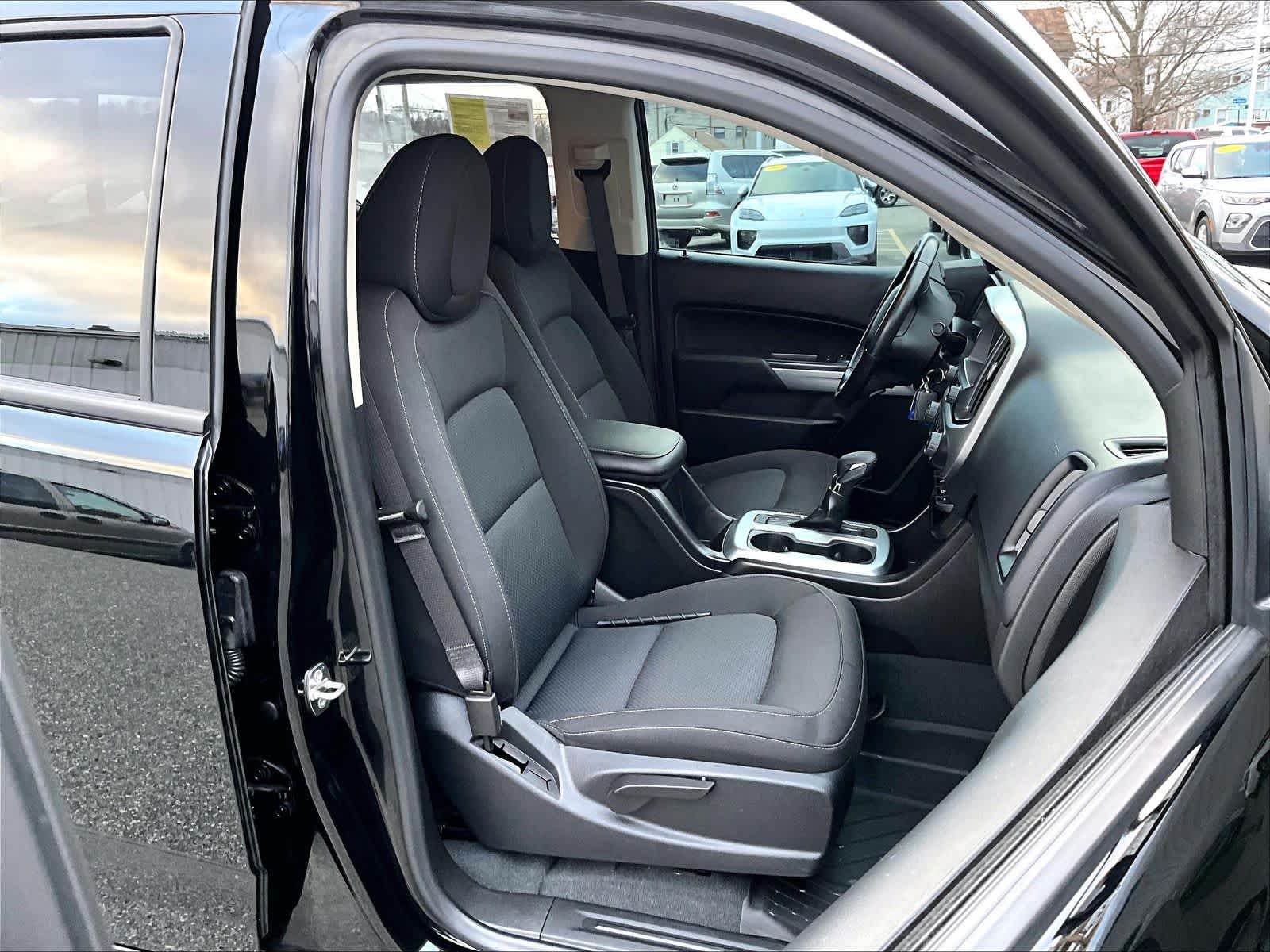 2022 Chevrolet Colorado 4WD LT - Photo 11