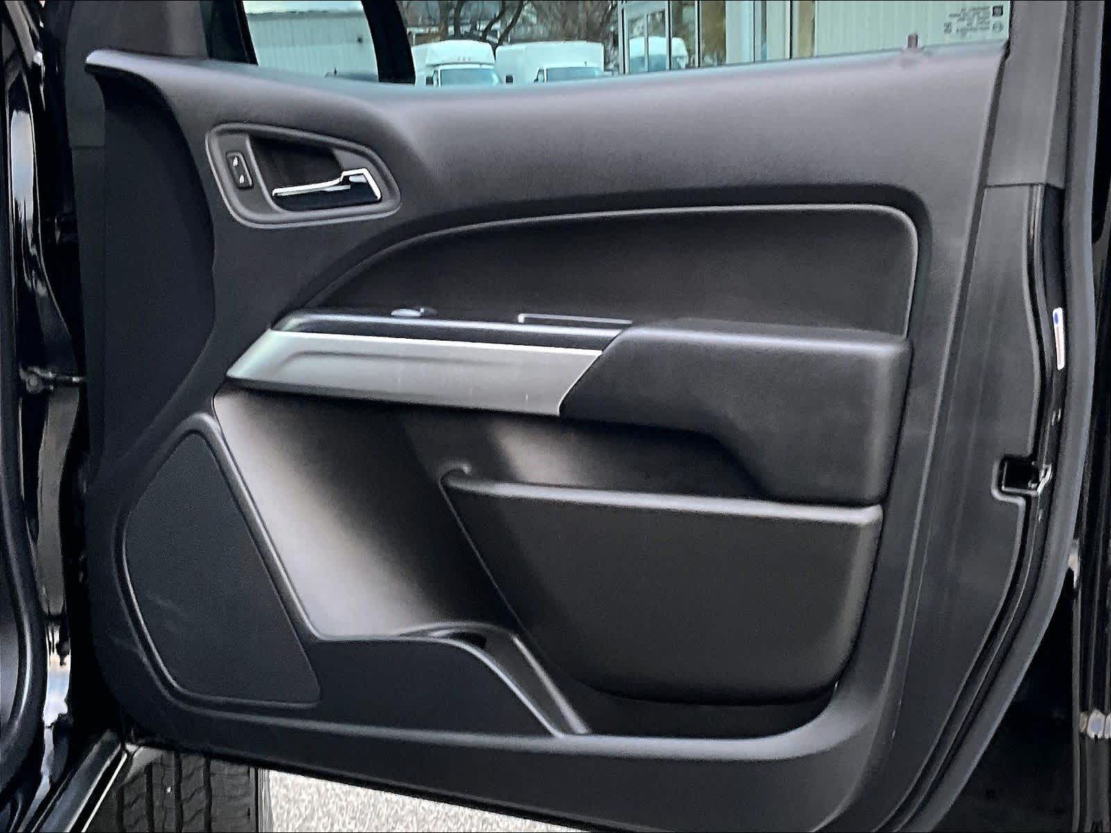 2022 Chevrolet Colorado 4WD LT - Photo 12