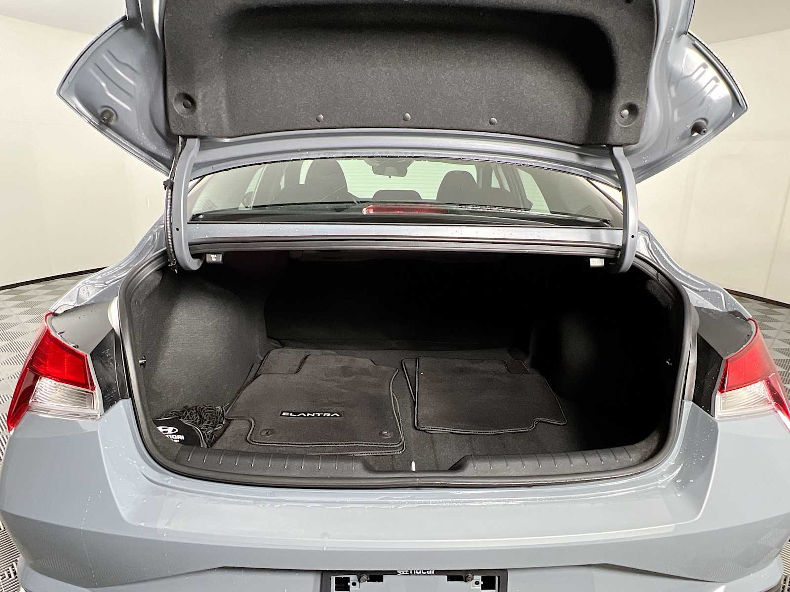 2023 Hyundai Elantra SEL - Photo 24