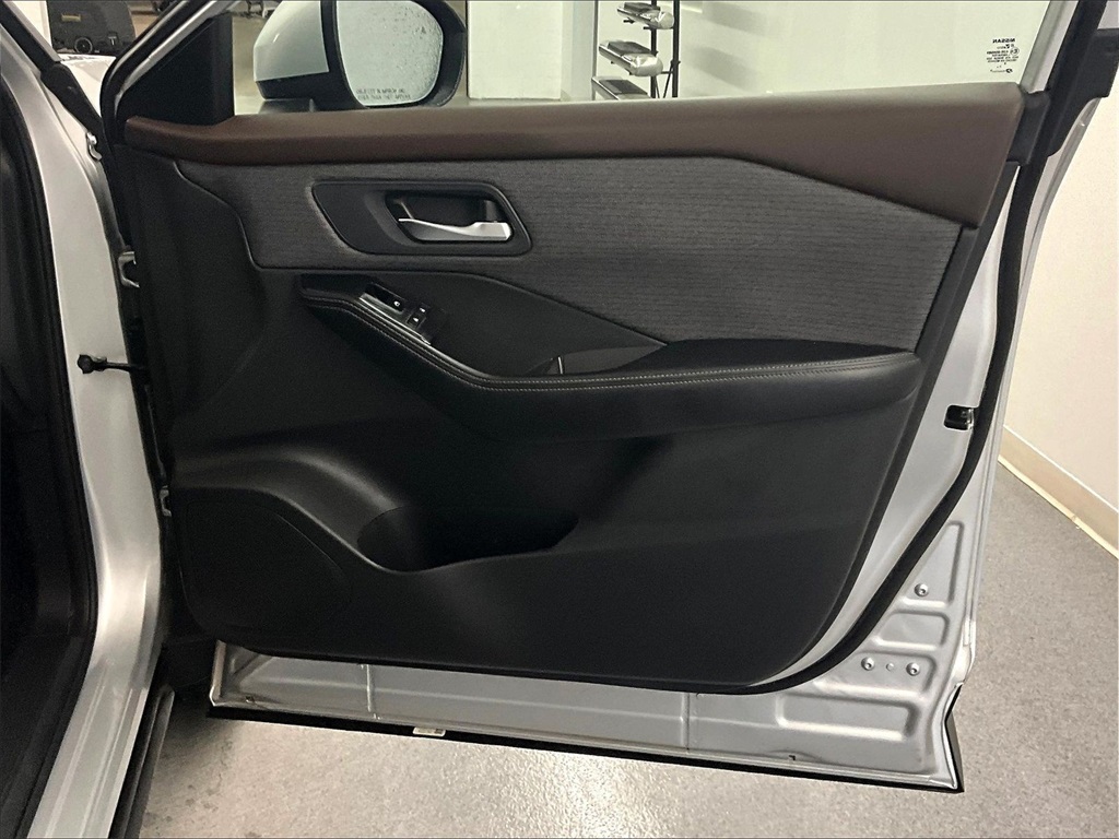 2023 Nissan Rogue SV - Photo 12