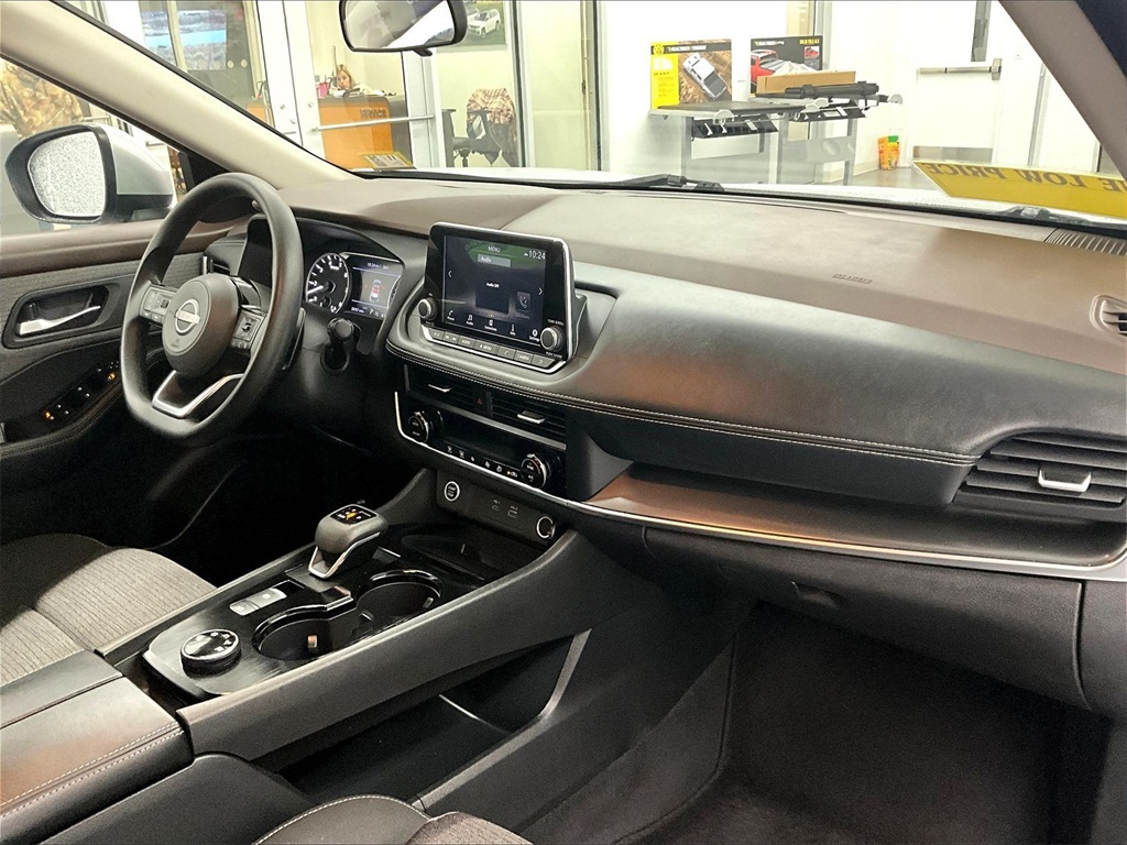 2023 Nissan Rogue SV - Photo 14