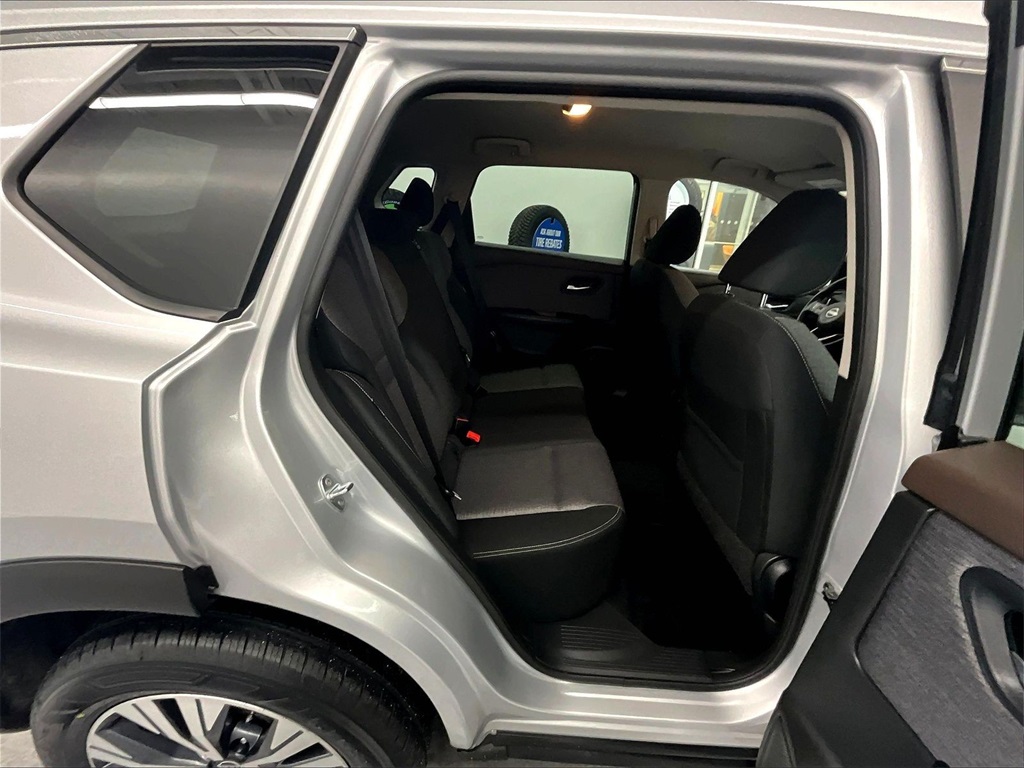 2023 Nissan Rogue SV - Photo 16