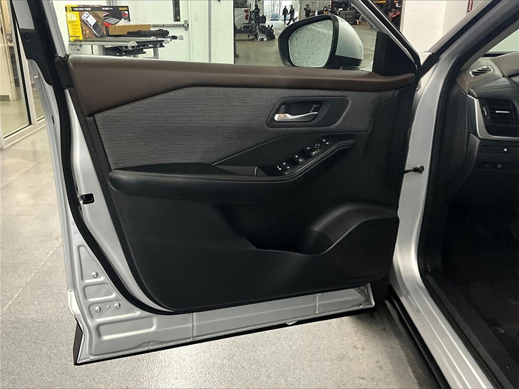 2023 Nissan Rogue SV - Photo 9