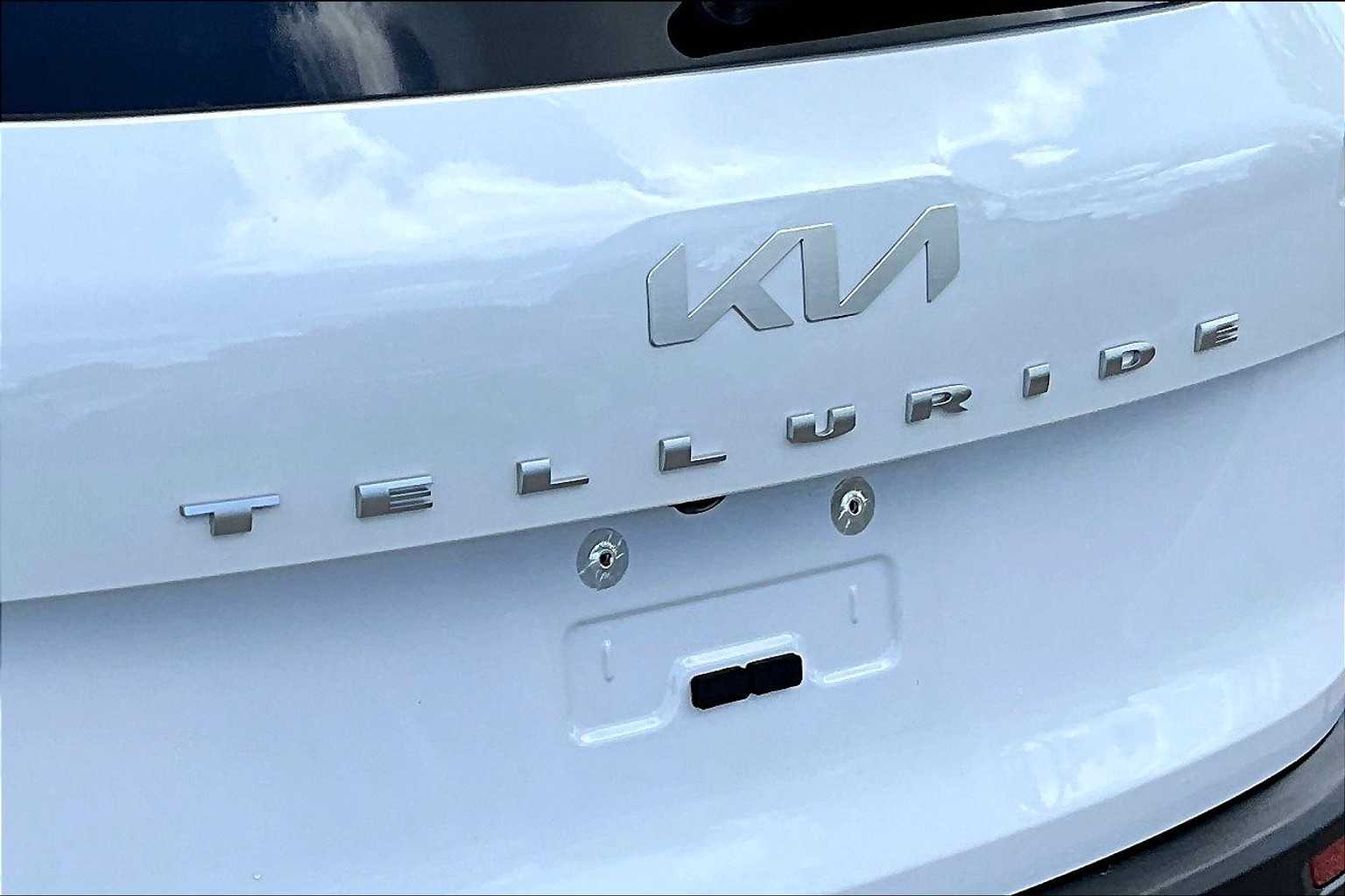 2022 Kia Telluride S - Photo 29