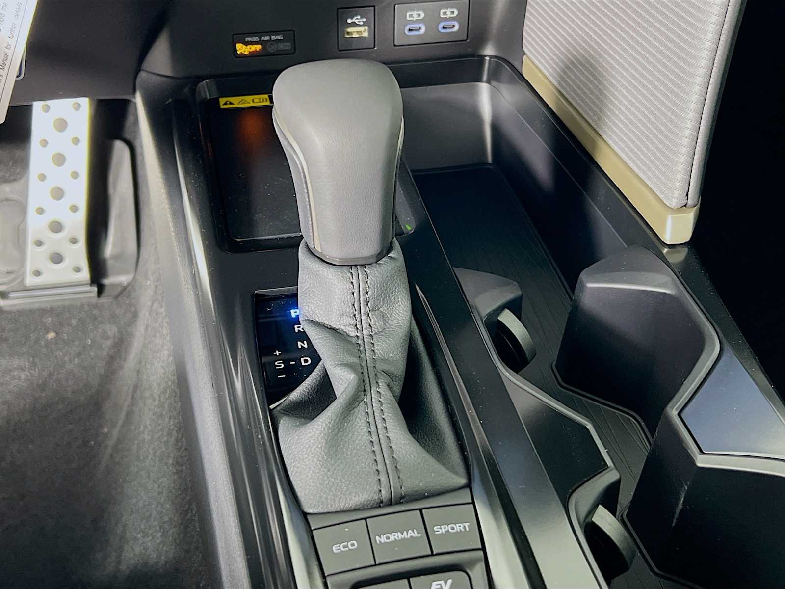 2026 Toyota Camry SE - Photo 11