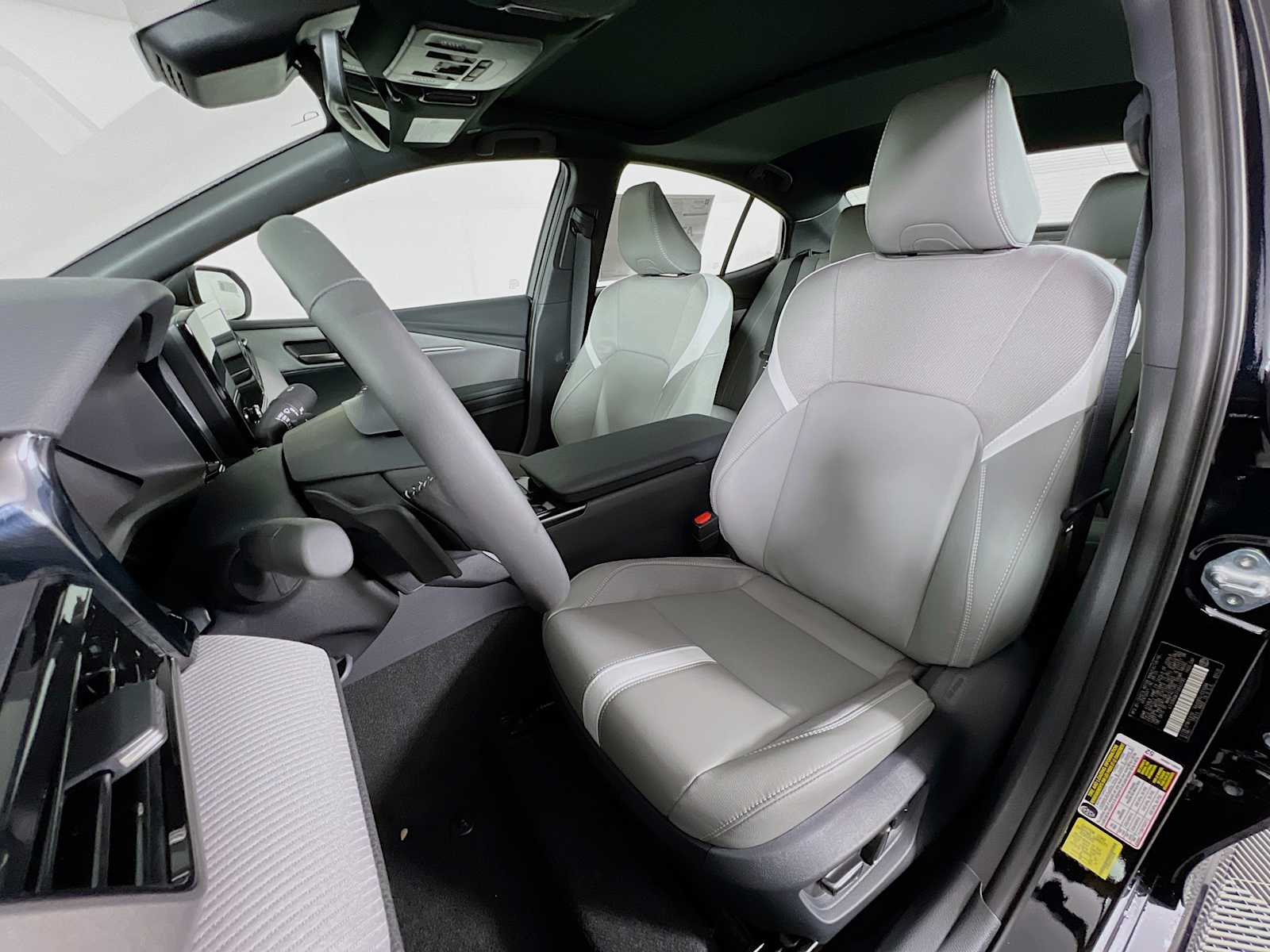 2026 Toyota Camry SE - Photo 12