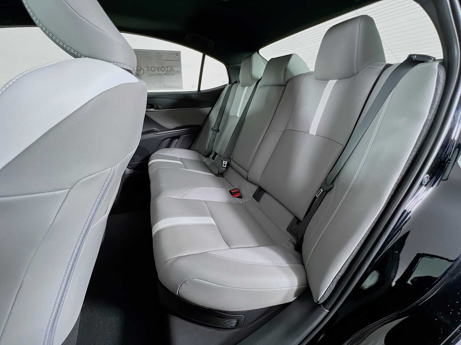 2026 Toyota Camry SE - Photo 13