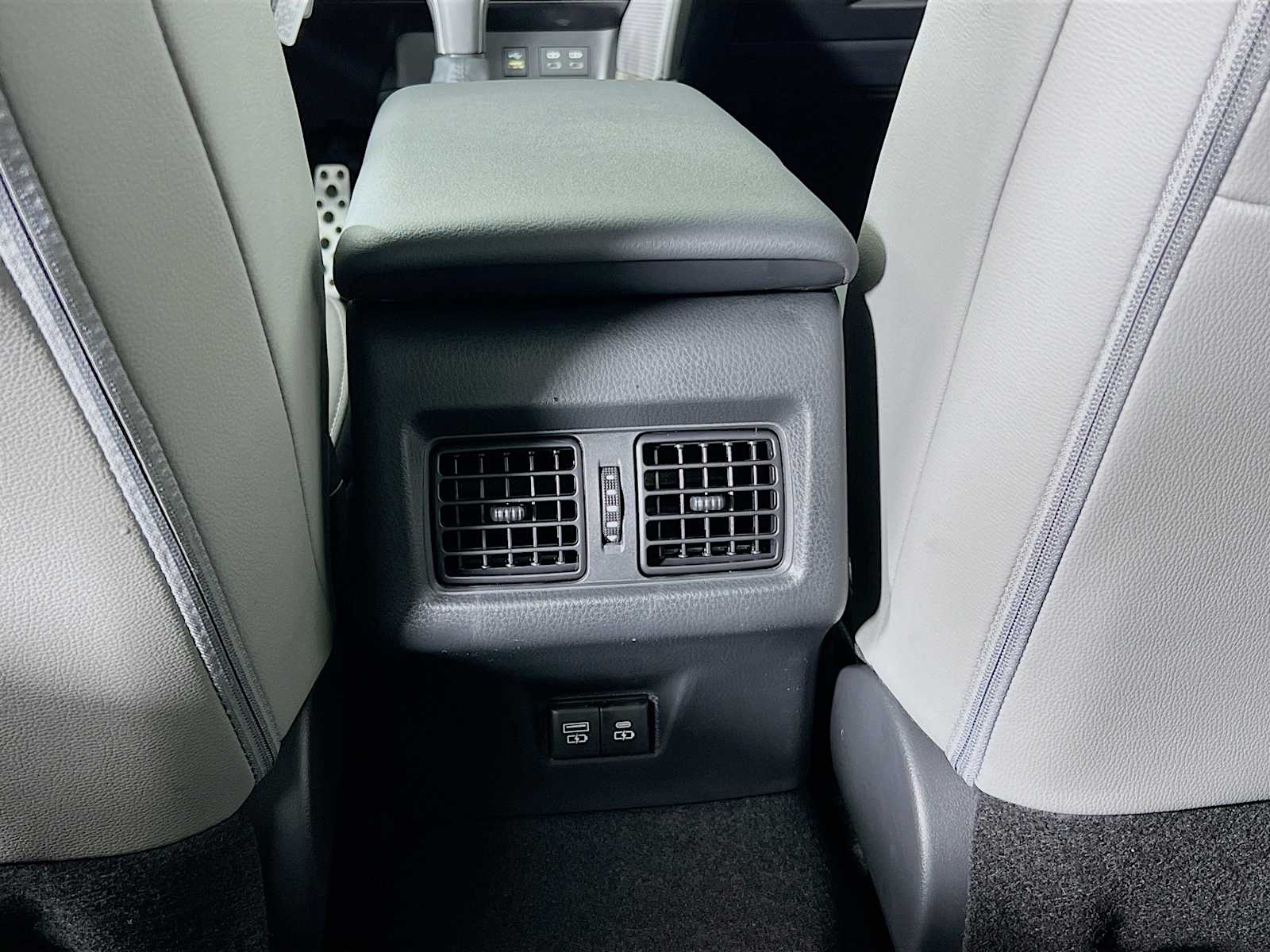 2026 Toyota Camry SE - Photo 14