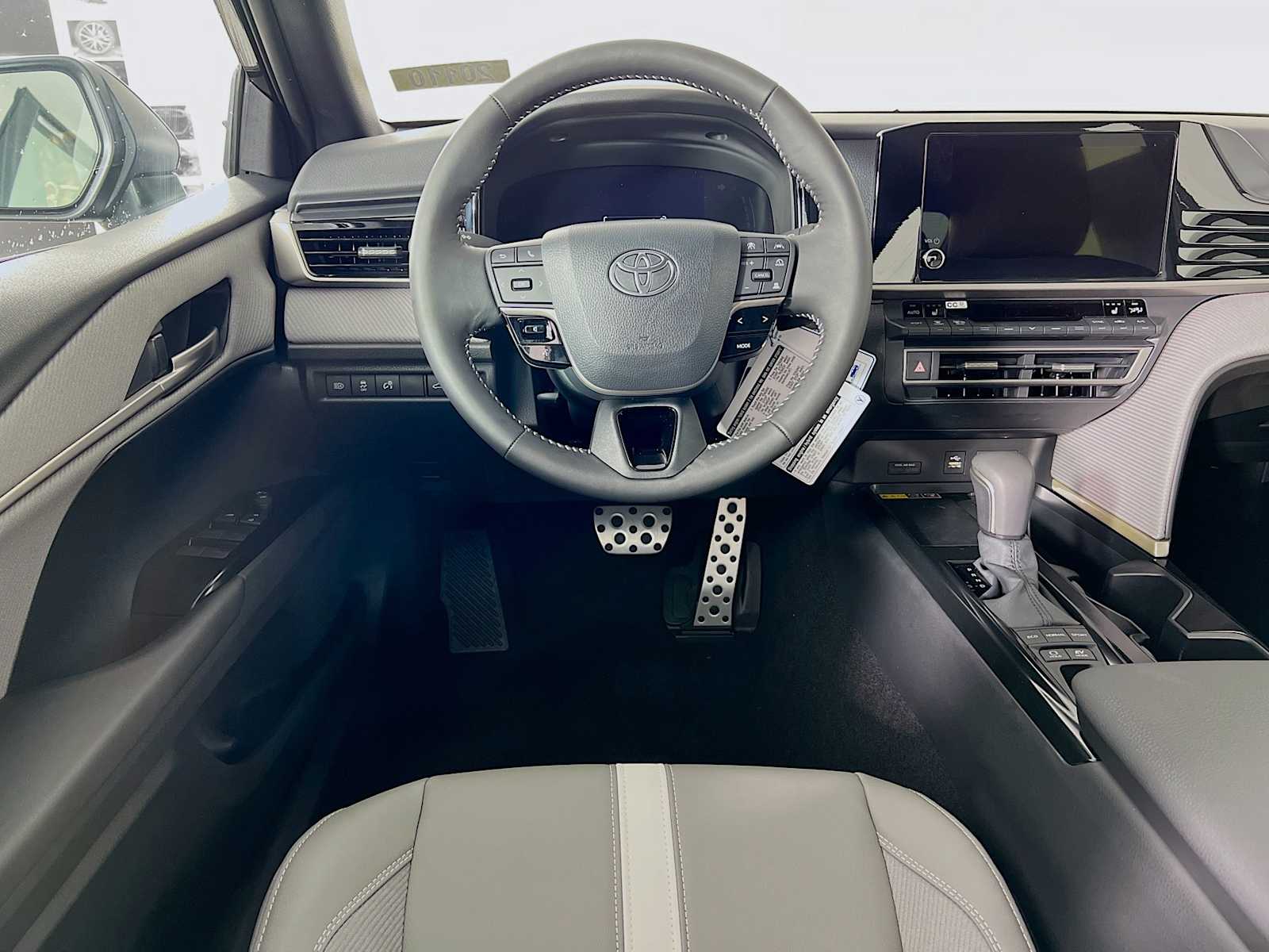 2026 Toyota Camry SE - Photo 15