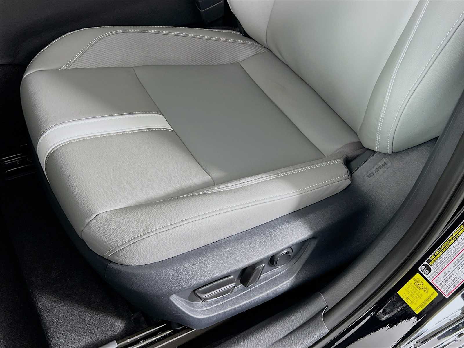 2026 Toyota Camry SE - Photo 17