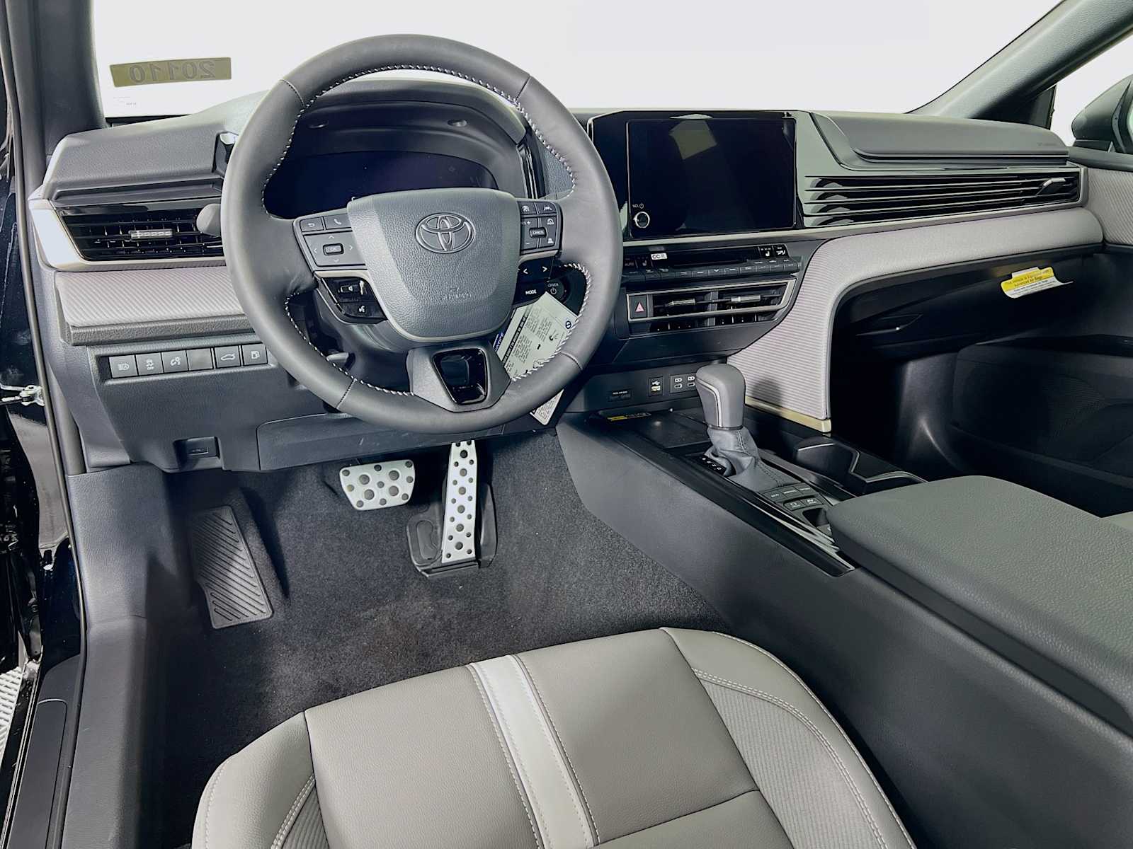 2026 Toyota Camry SE - Photo 6