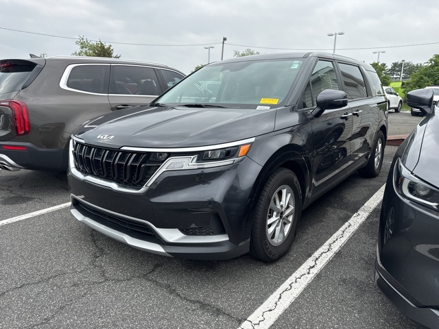 2022 Kia Carnival LXS - Photo 3