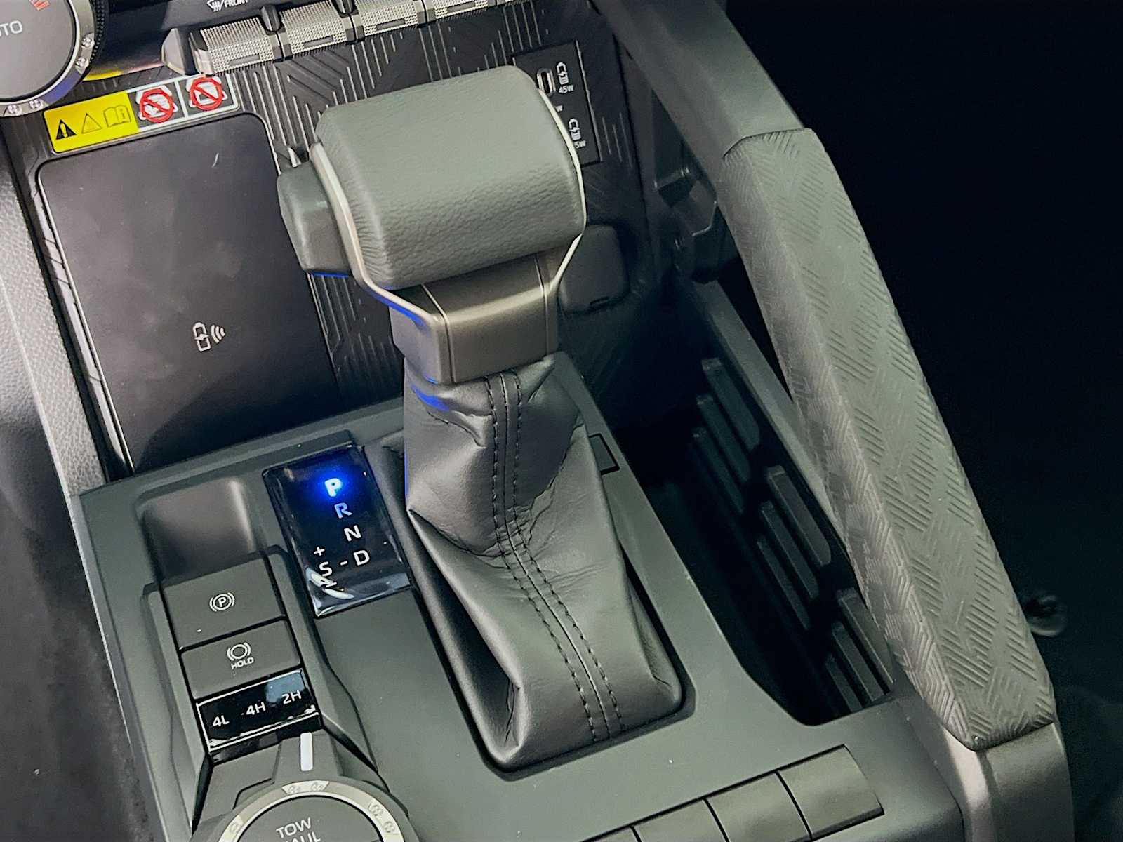 2025 Toyota Tacoma SR5 - Photo 11