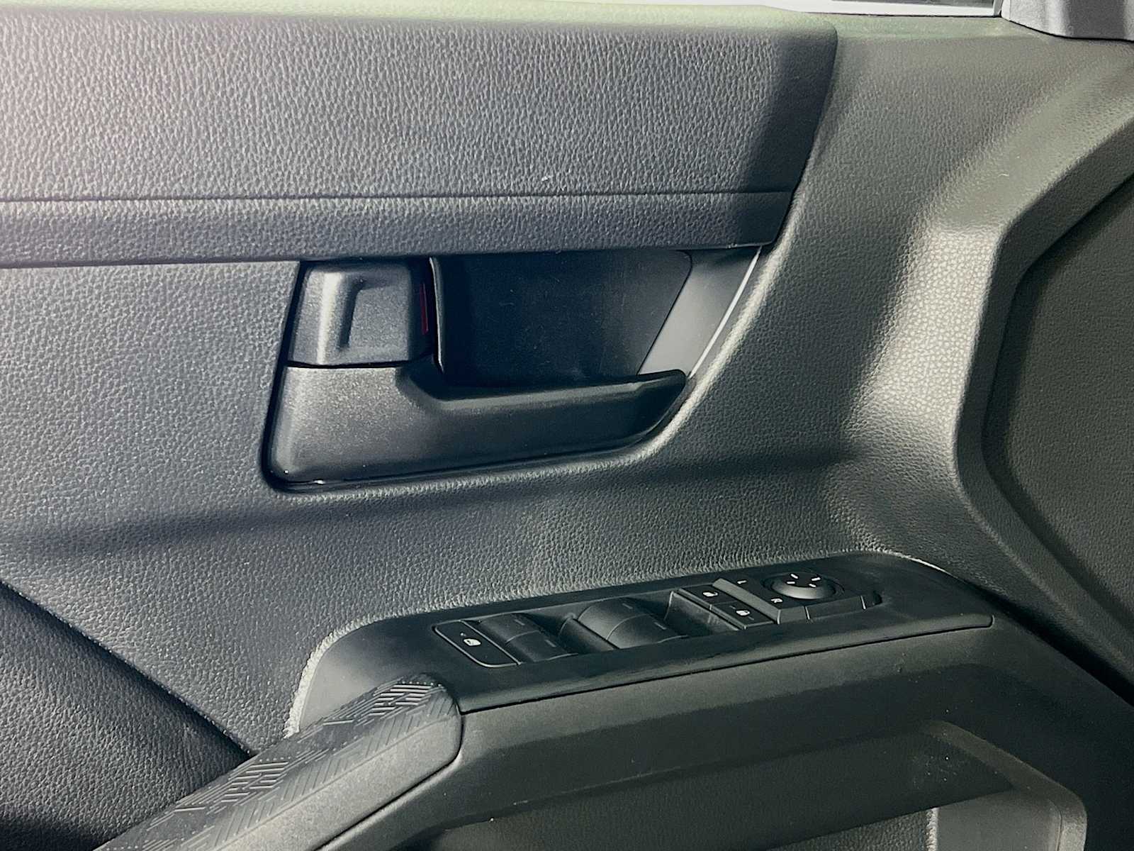 2025 Toyota Tacoma SR5 - Photo 15