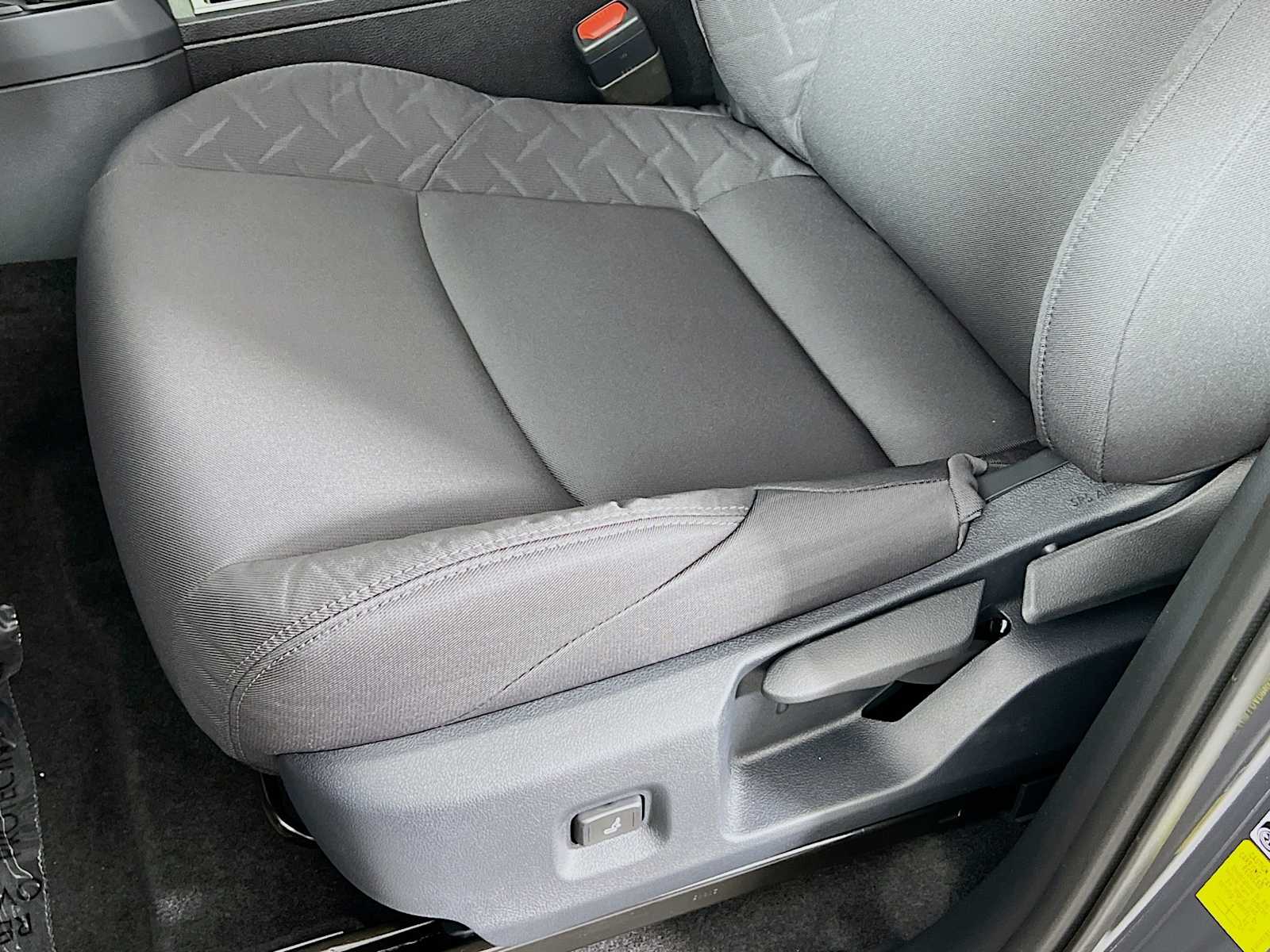 2025 Toyota Tacoma SR5 - Photo 16