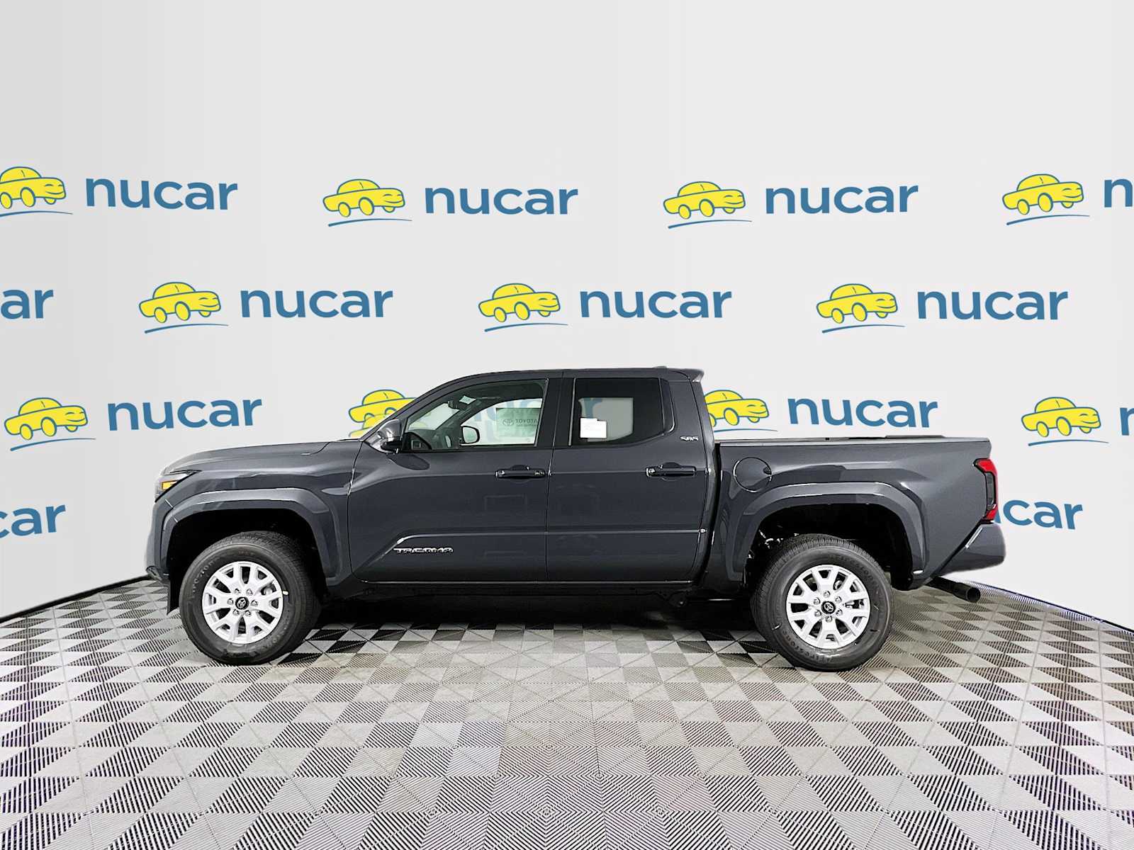 2025 Toyota Tacoma SR5 - Photo 3