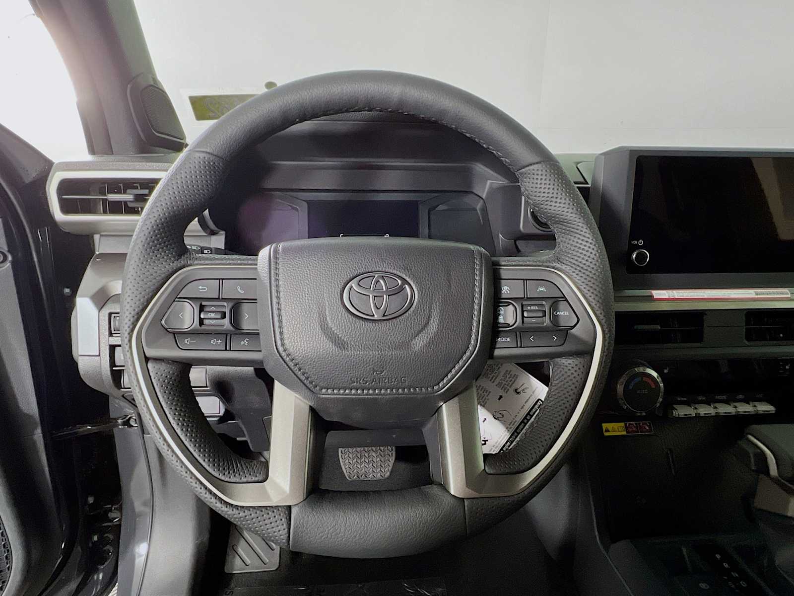 2025 Toyota Tacoma SR5 - Photo 7