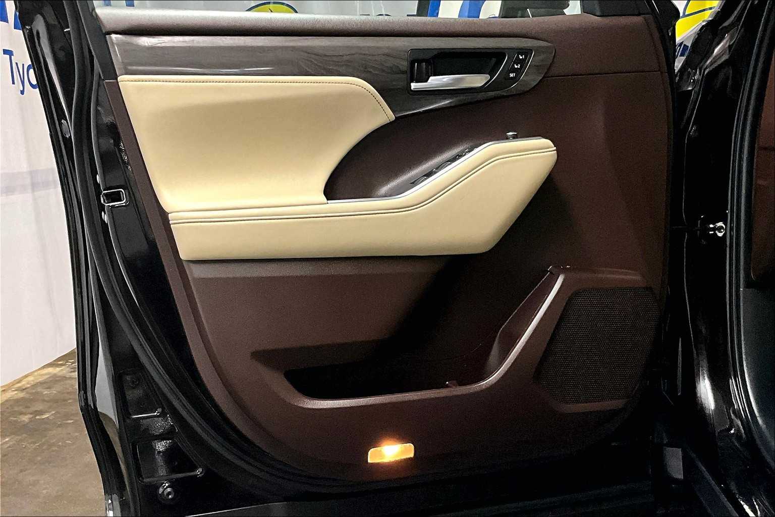 2022 Toyota Highlander Limited - Photo 9