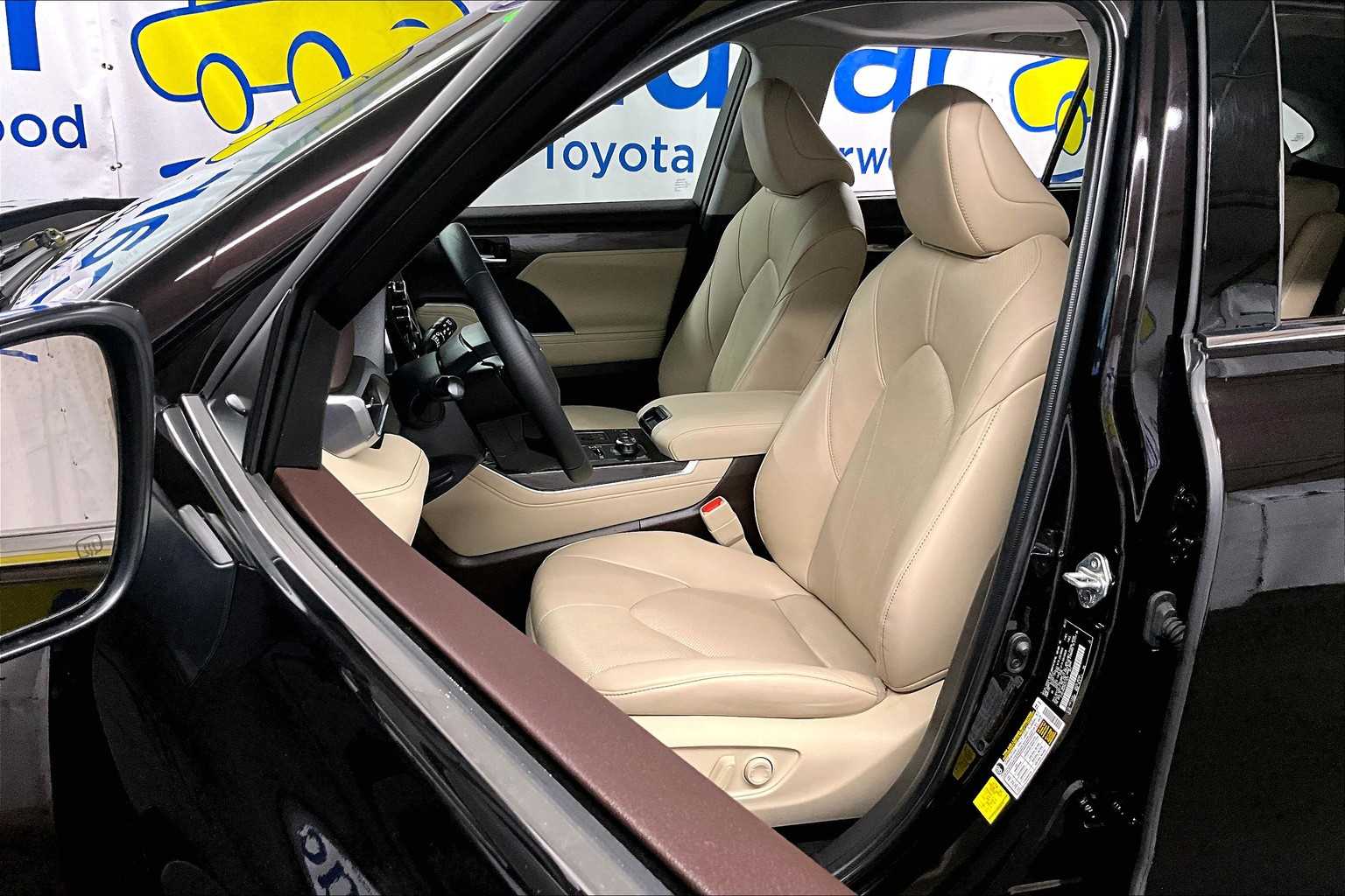 2022 Toyota Highlander Limited - Photo 10