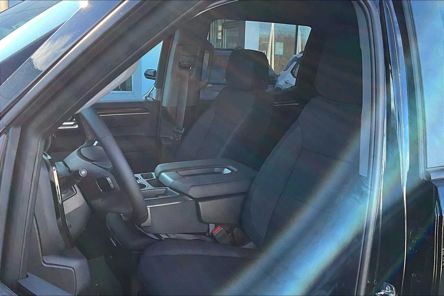 2025 Chevrolet Silverado 1500 LT - Photo 11