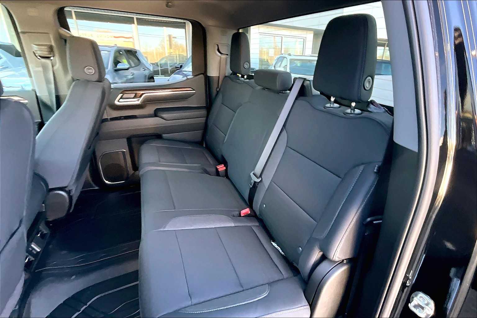 2025 Chevrolet Silverado 1500 LT - Photo 15