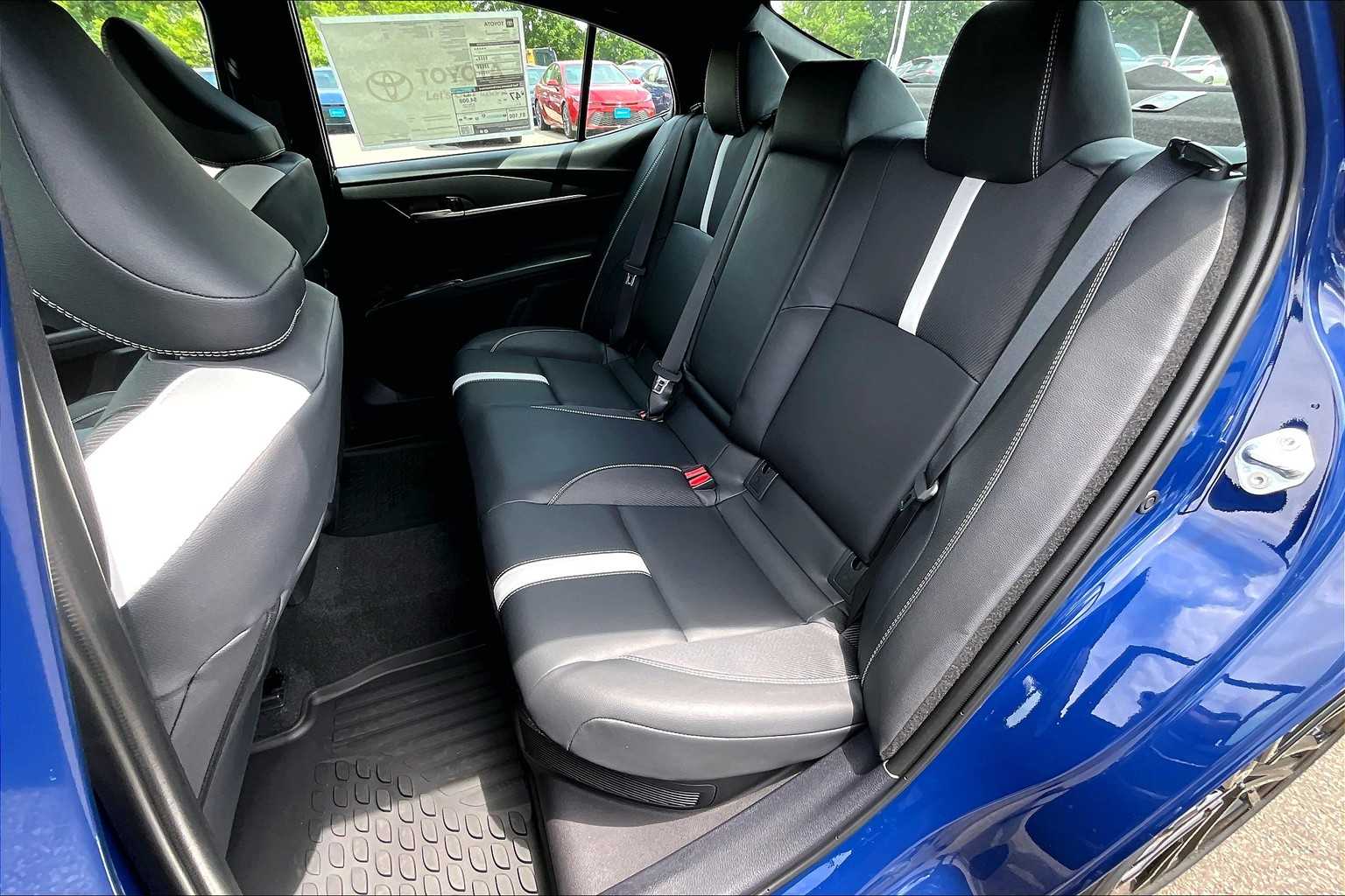 2025 Toyota Camry SE - Photo 15