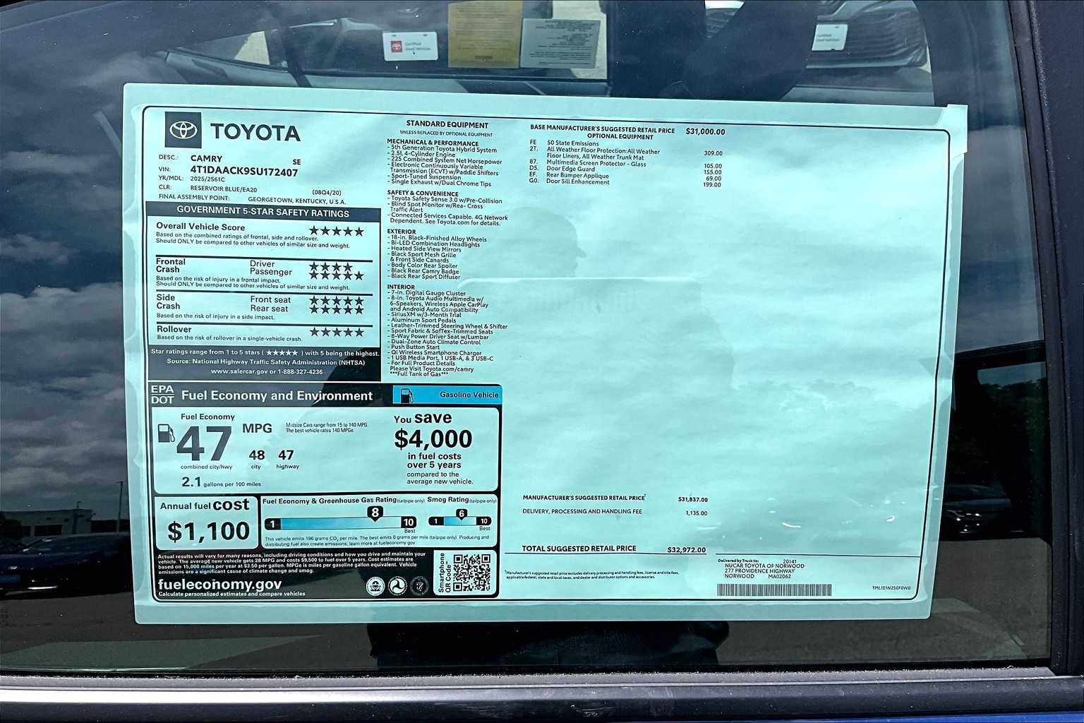 2025 Toyota Camry SE - Photo 18
