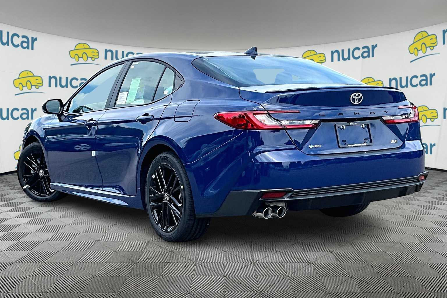 2025 Toyota Camry SE - Photo 5