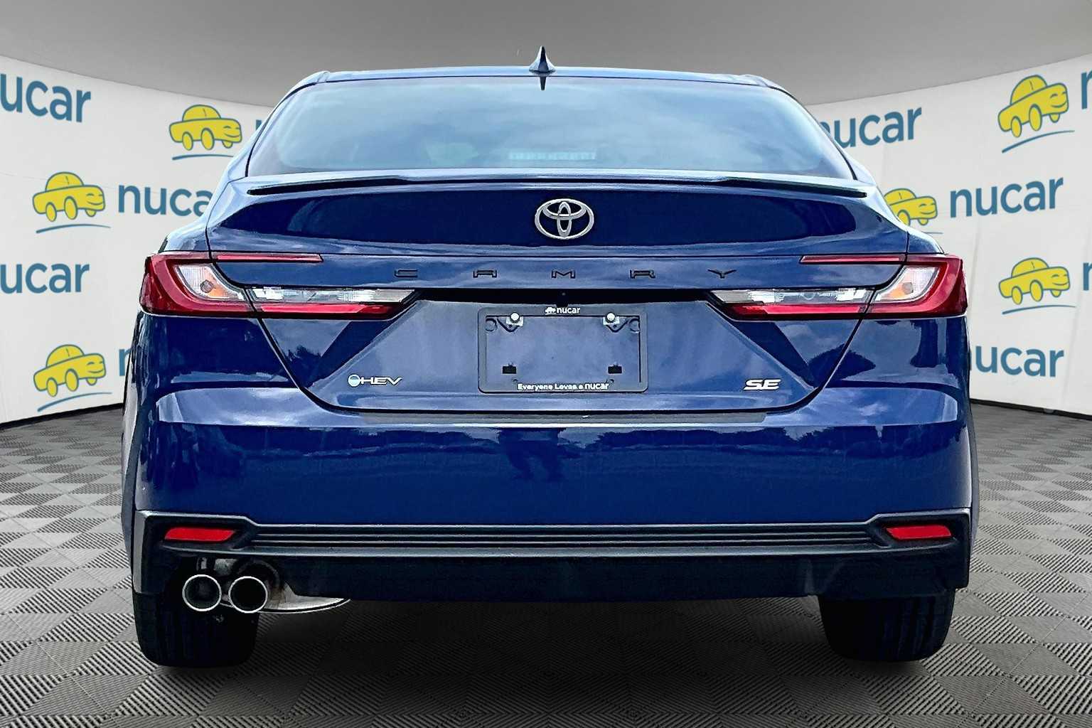 2025 Toyota Camry SE - Photo 6