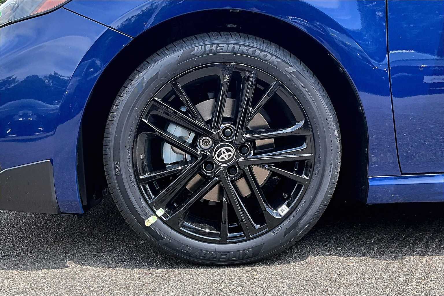 2025 Toyota Camry SE - Photo 8