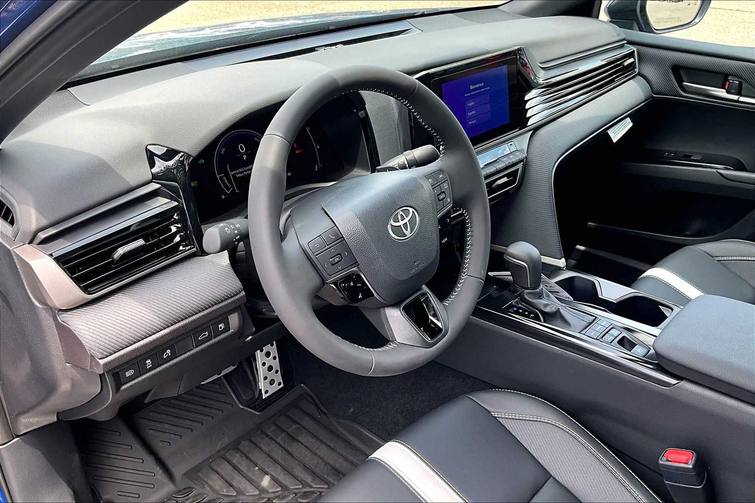 2025 Toyota Camry SE - Photo 9