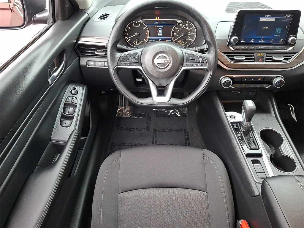 2025 Nissan Altima 2.5 SV - Photo 12