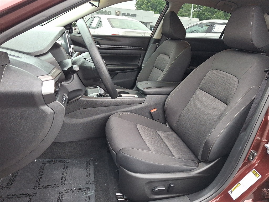 2025 Nissan Altima 2.5 SV - Photo 14
