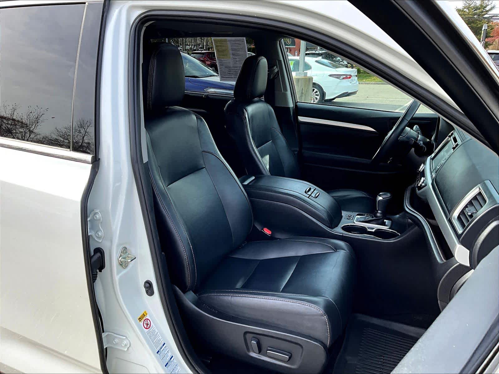 2019 Toyota Highlander XLE - Photo 11