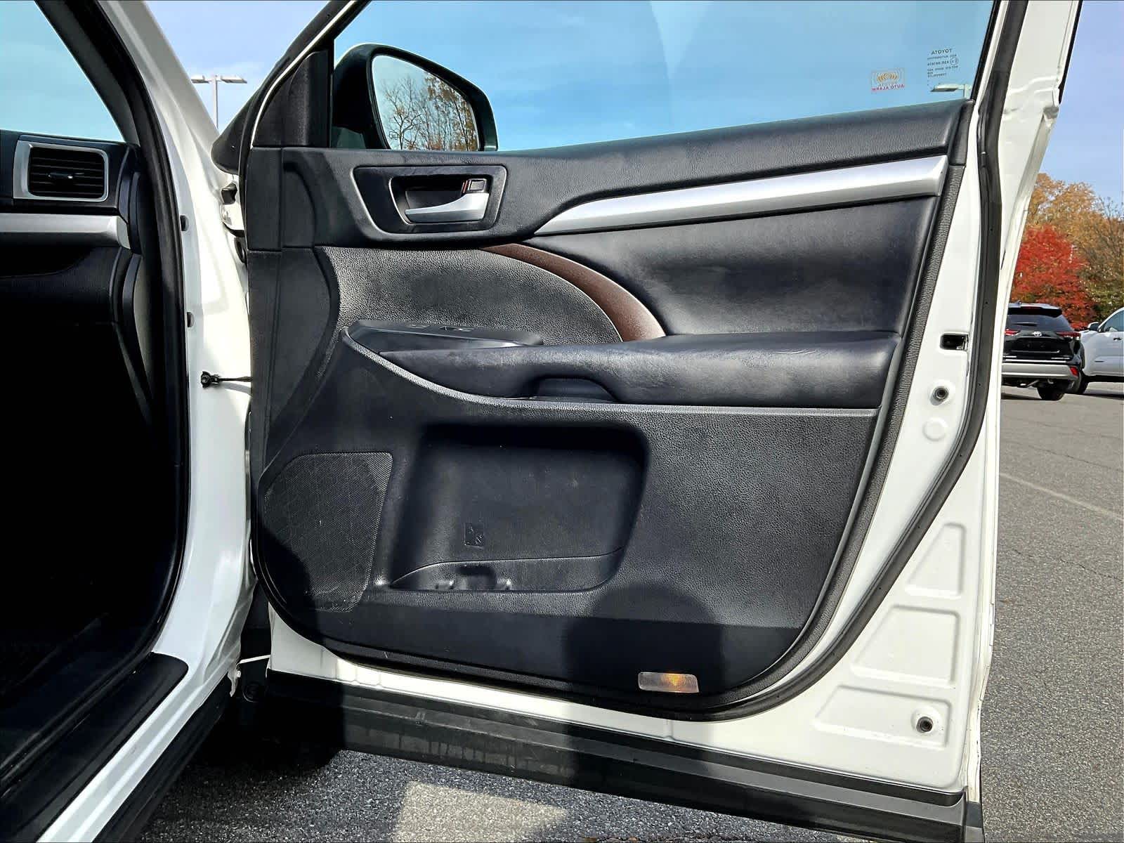 2019 Toyota Highlander XLE - Photo 12