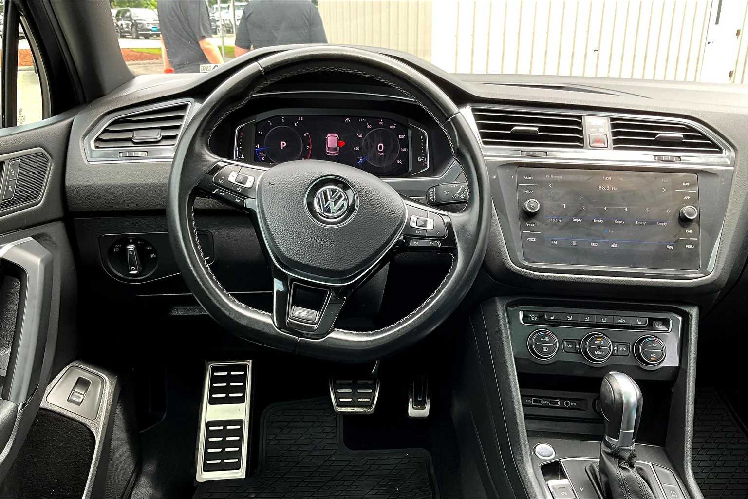 2019 Volkswagen Tiguan SEL R-Line Black - Photo 17