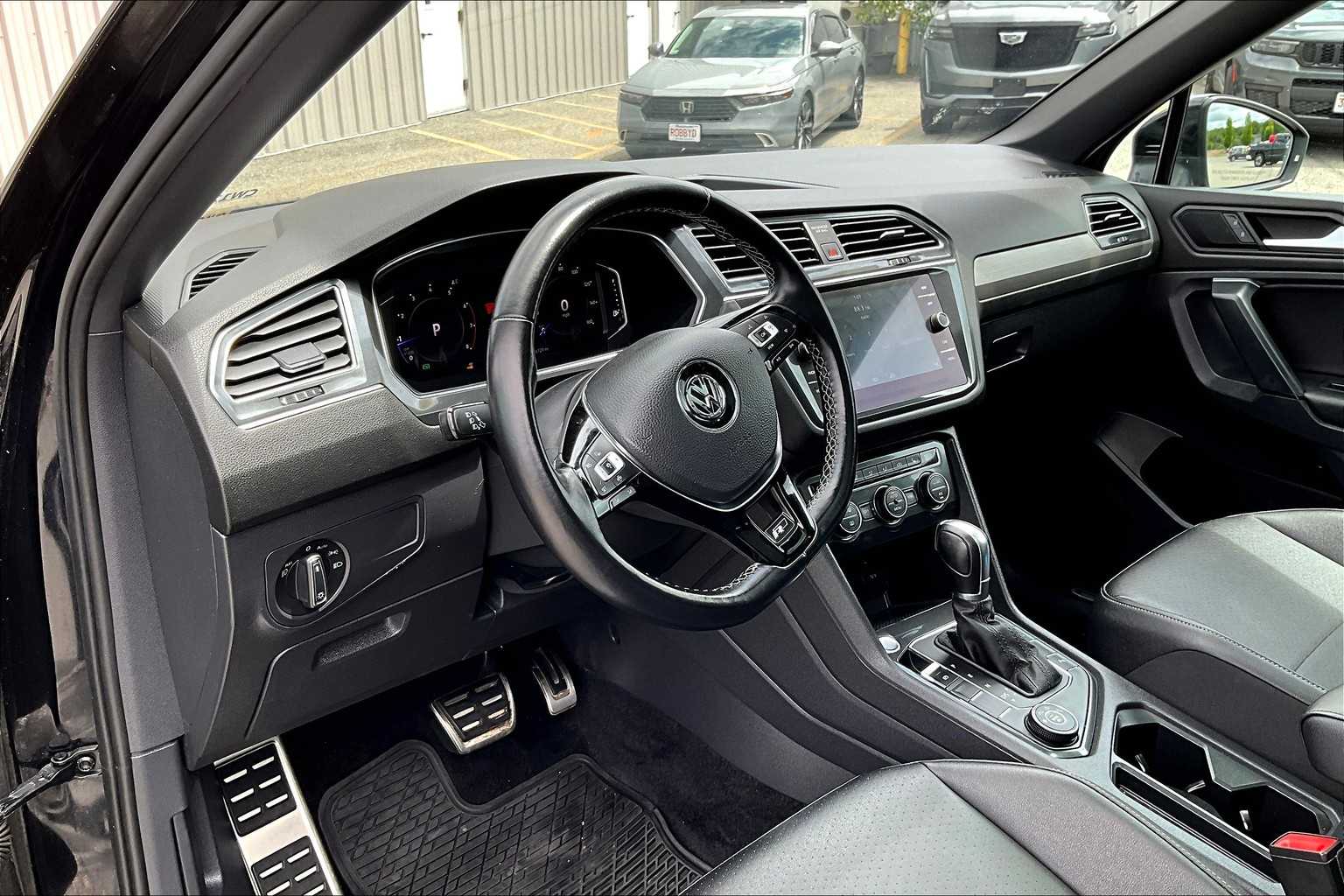 2019 Volkswagen Tiguan SEL R-Line Black - Photo 8