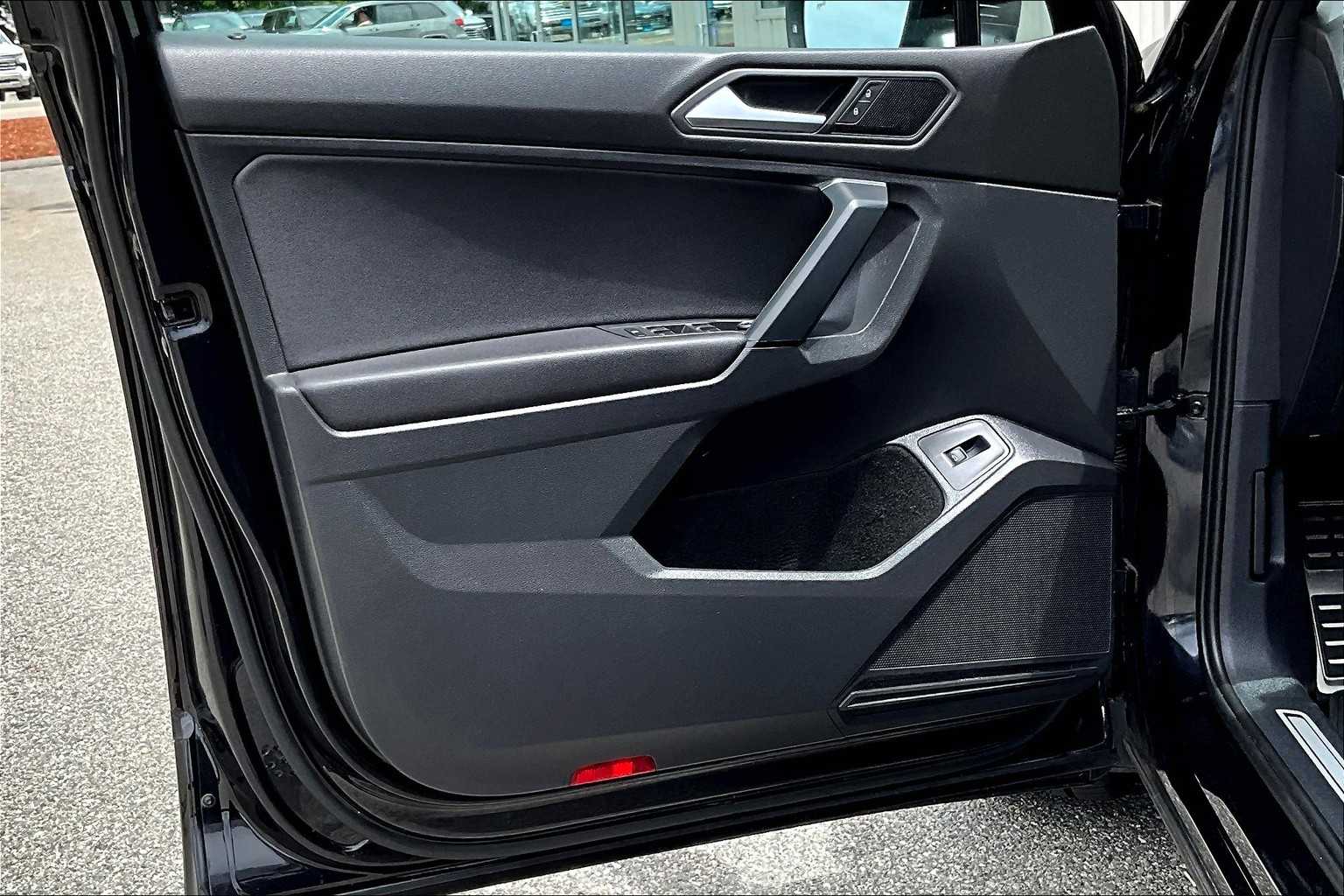 2019 Volkswagen Tiguan SEL R-Line Black - Photo 9