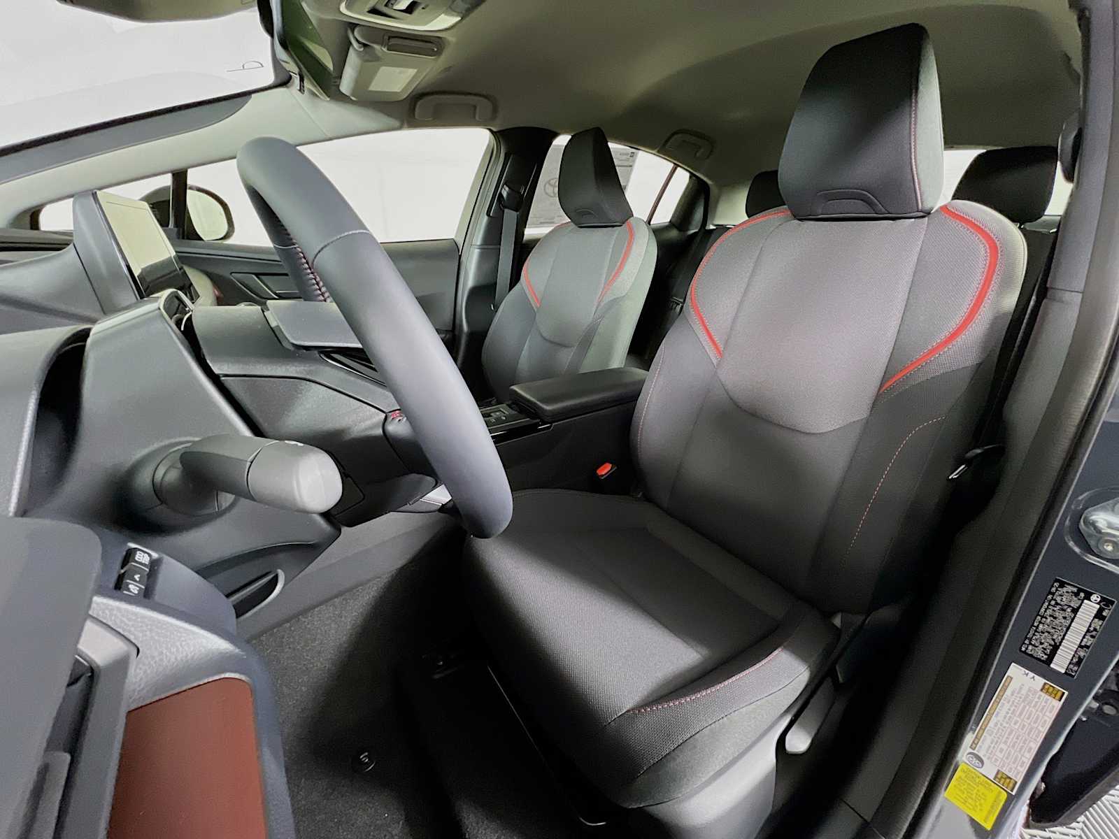 2026 Toyota Prius Plug-In Hybrid SE - Photo 12