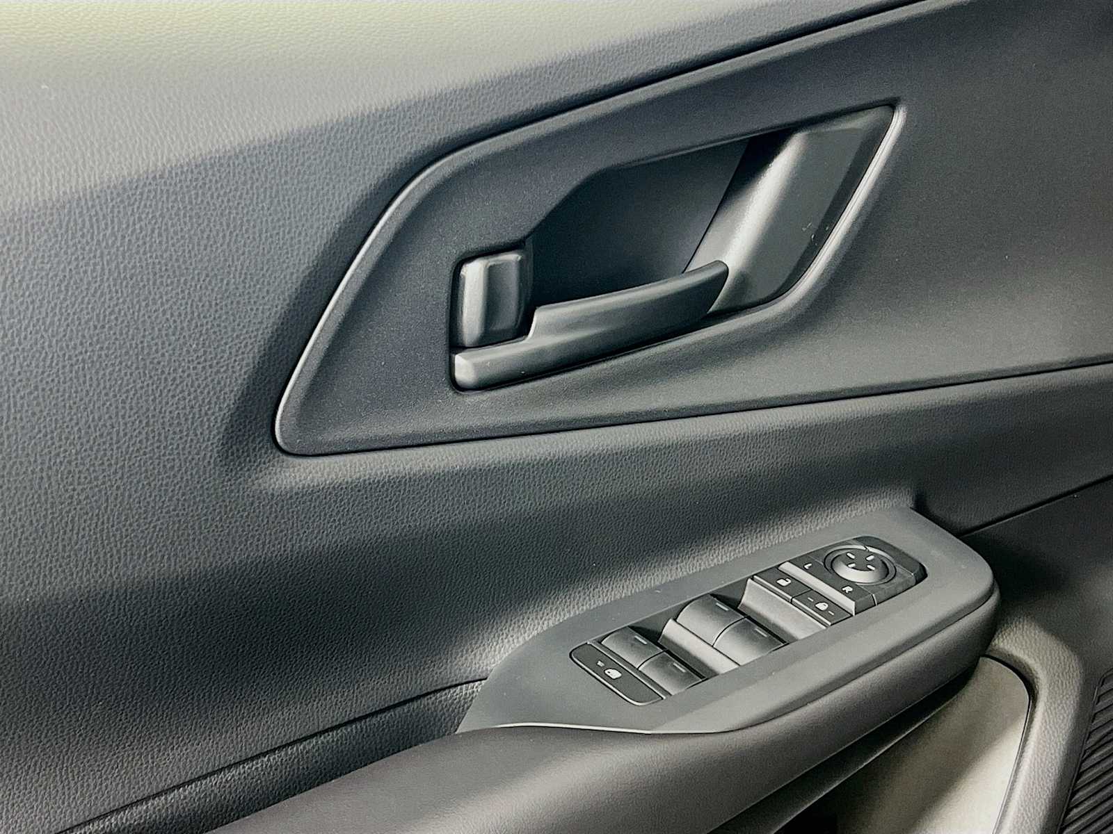 2026 Toyota Prius Plug-In Hybrid SE - Photo 15