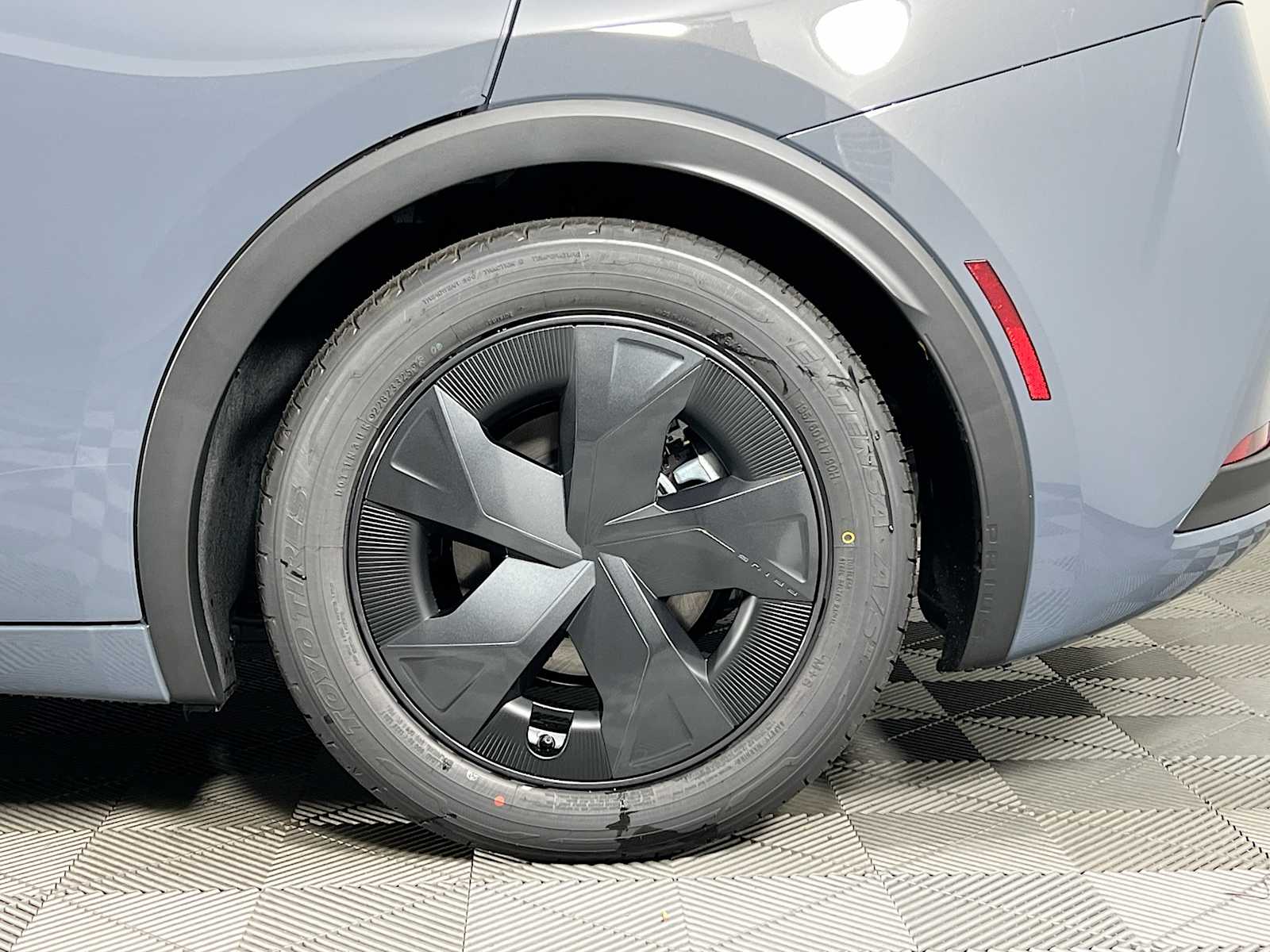 2026 Toyota Prius Plug-In Hybrid SE - Photo 18